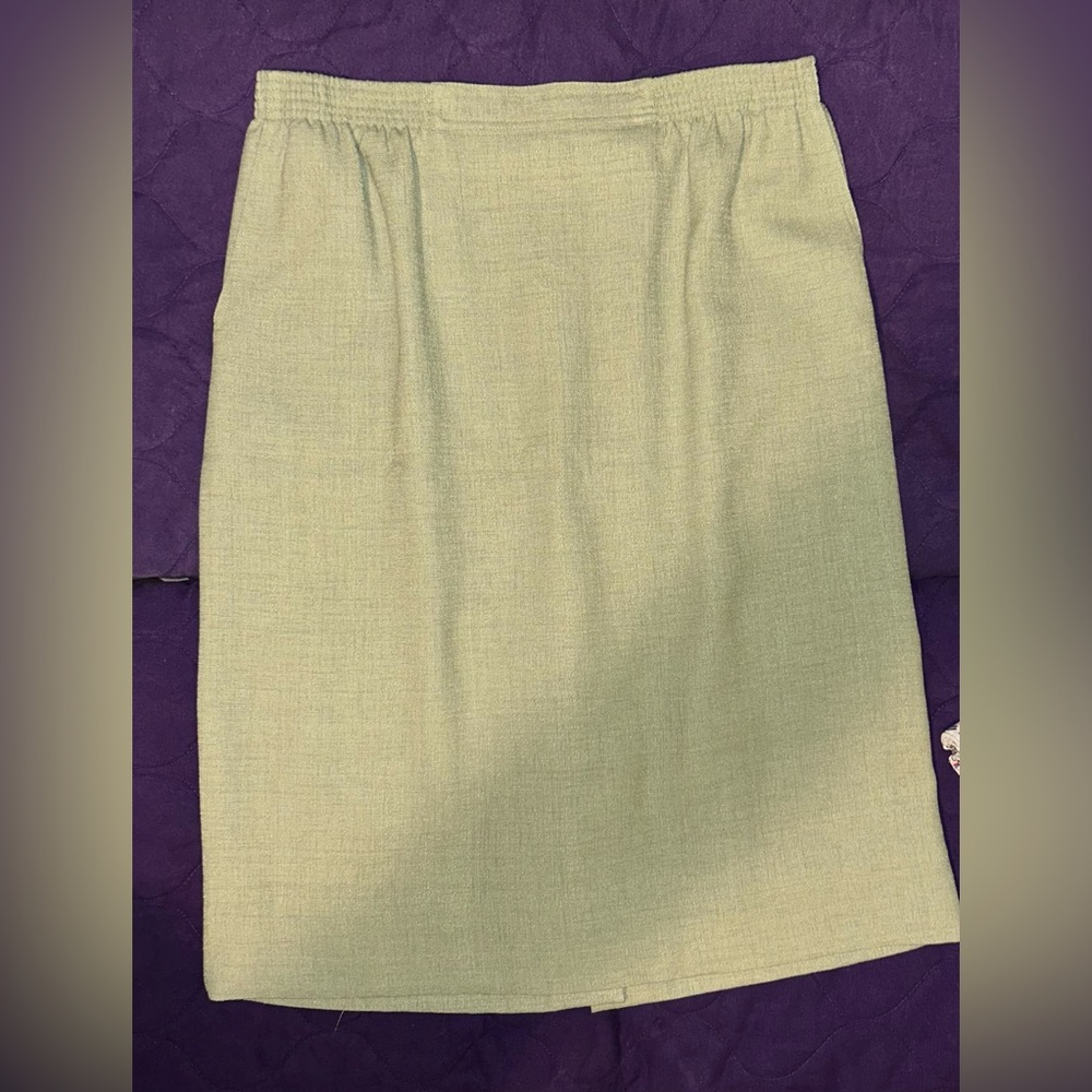 Alfred Dunner green skirt with pockets